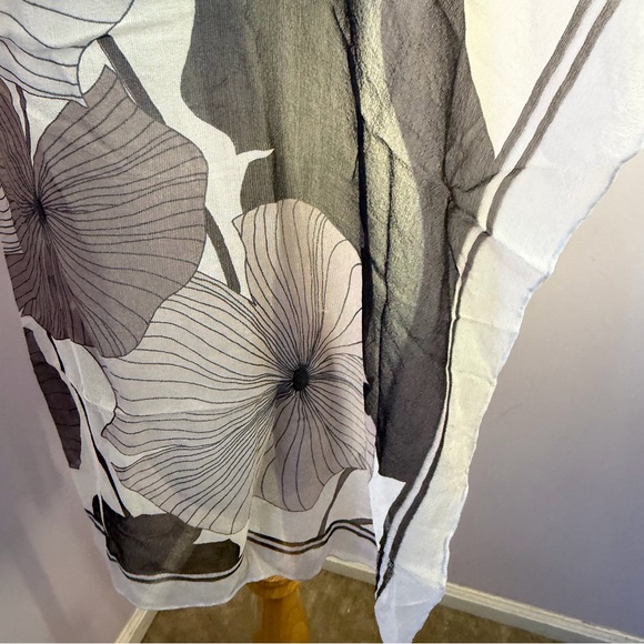 Silk Scarf-BCBG Sheer Patterned Scarf, Beautiful - Picture 7 of 11